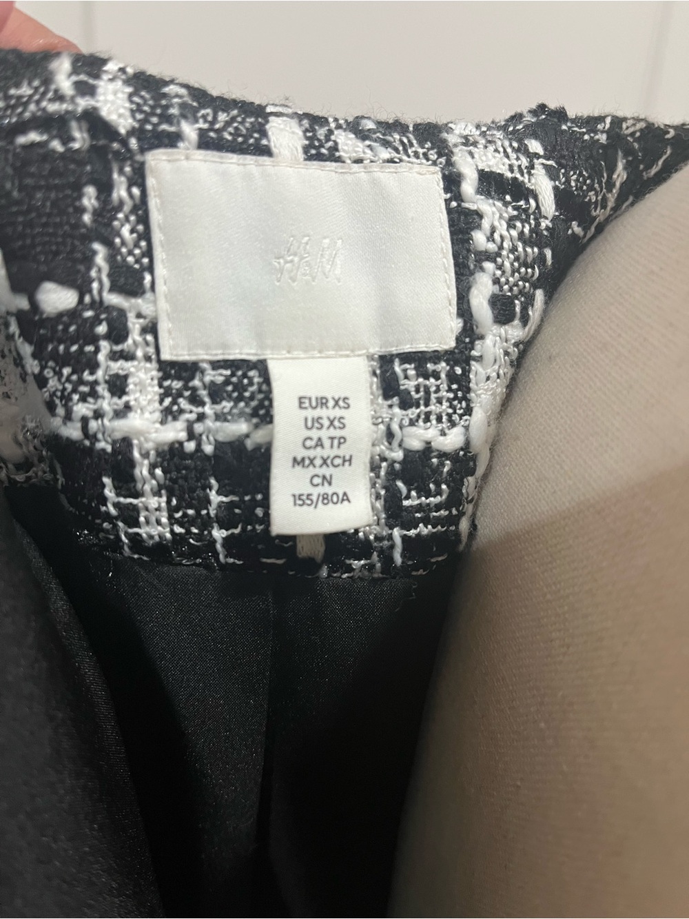 H&M BLACK AND WHITE CROPPED TWEED JACKET - Picture 7 of 9